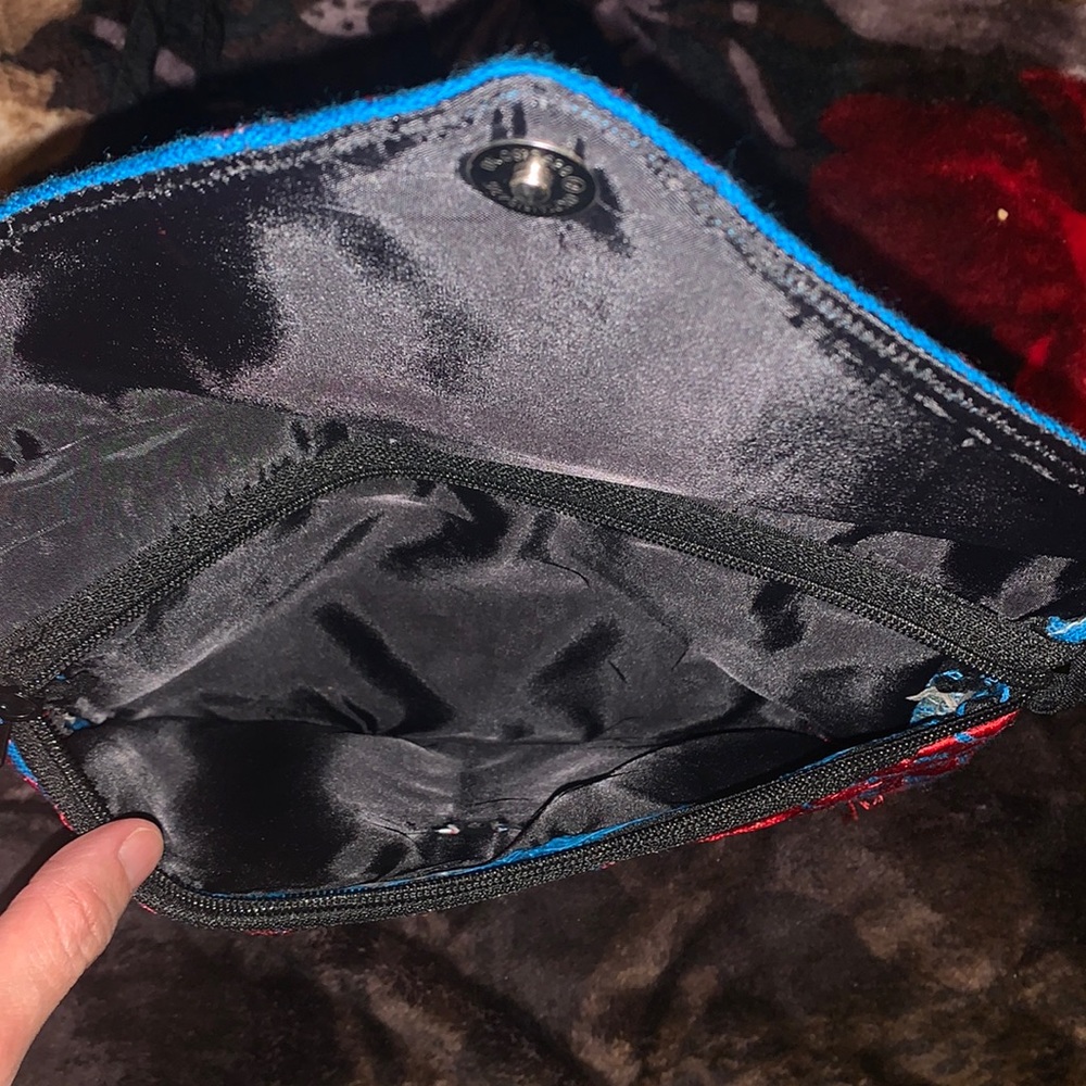 Embroidered purse - Picture 3 of 6